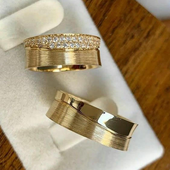 Vintage Gold Ring with Glitter - Leona-6-The Livary