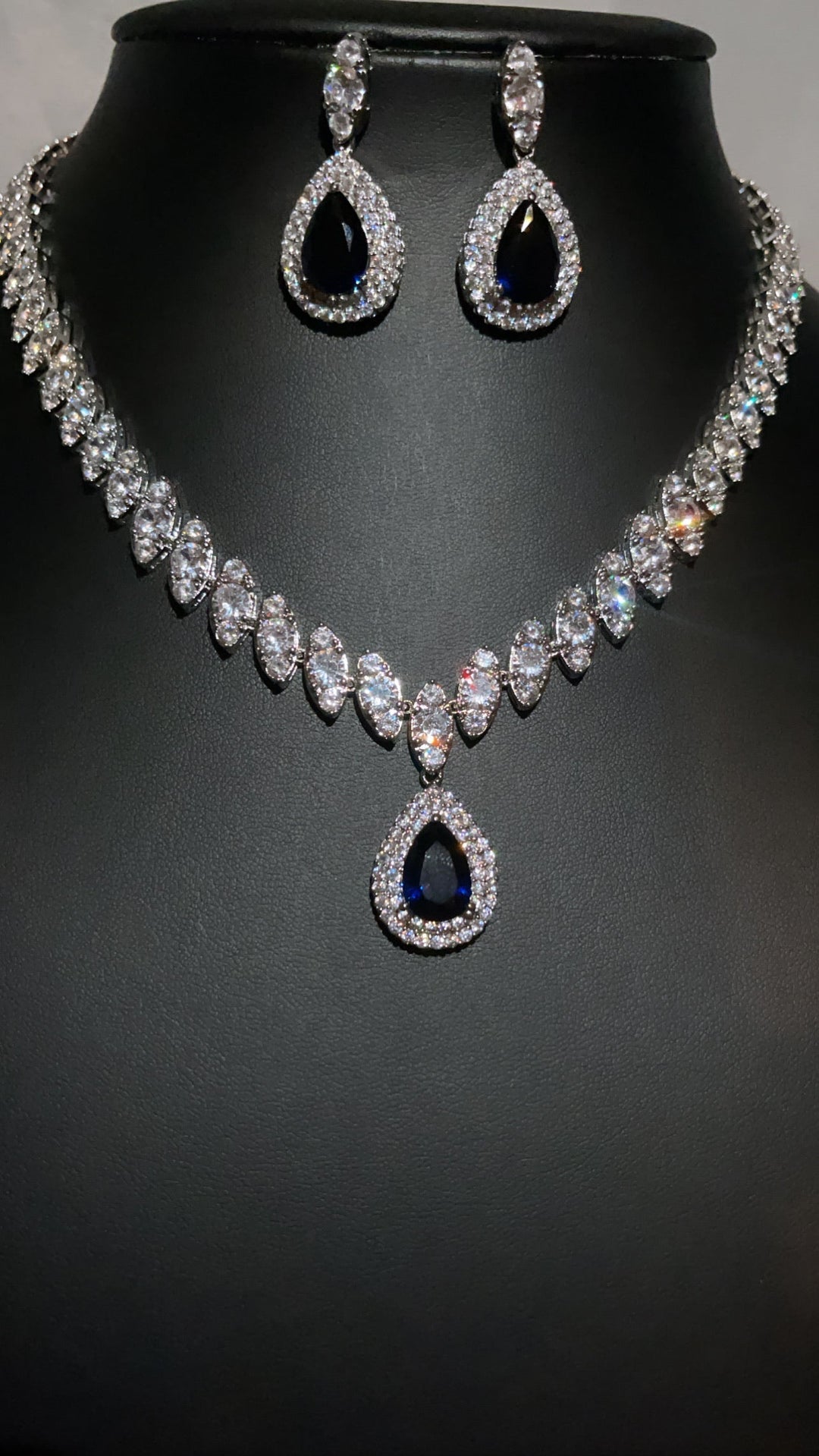 Stylish Jewellery Set - Celeste-The Livary