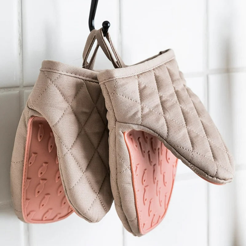 Fish-shaped Silicone Oven Mitt & Multifunctional Kitchen Helper - Finley-Pink-The Livary