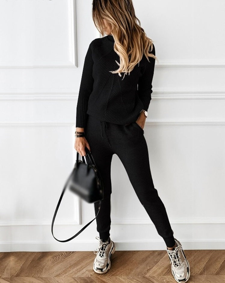 Trendy and Warm Tracksuit - Elara-Black-S-The Livary