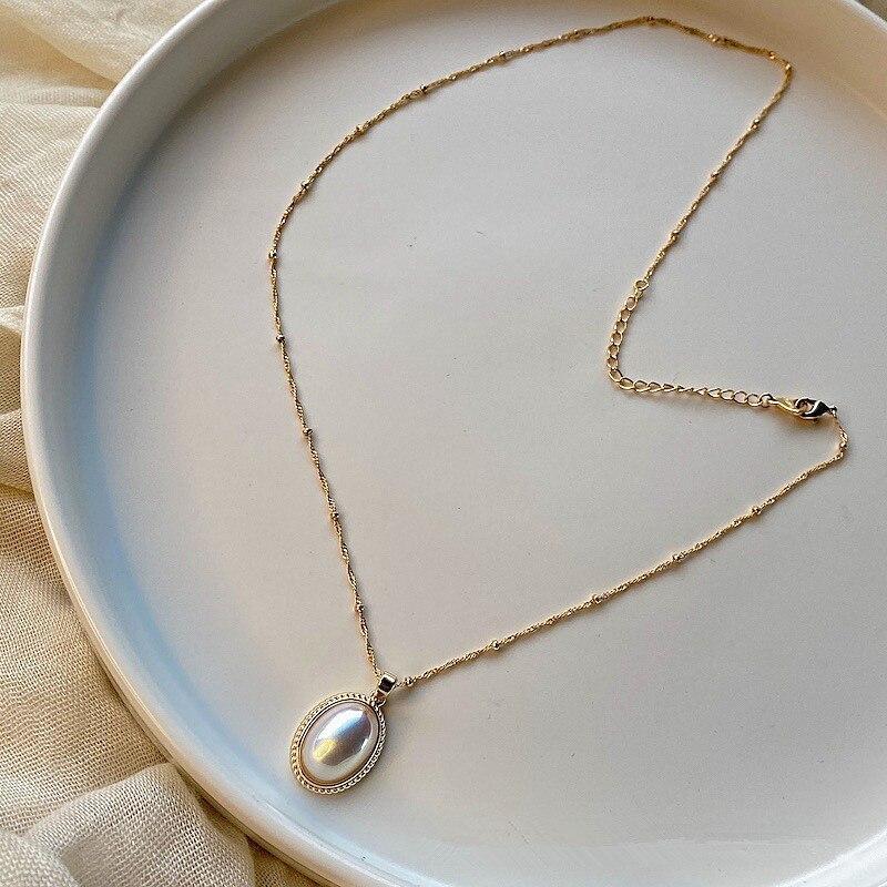 Vintage Golden Pearl Necklace - Lumina-The Livary