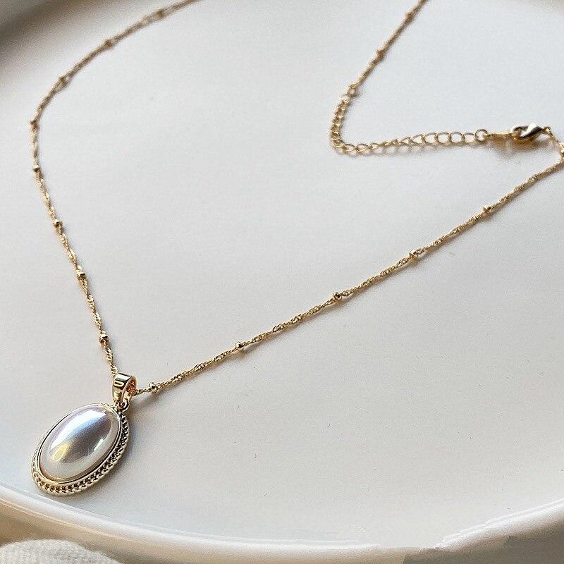 Vintage Golden Pearl Necklace - Lumina-The Livary