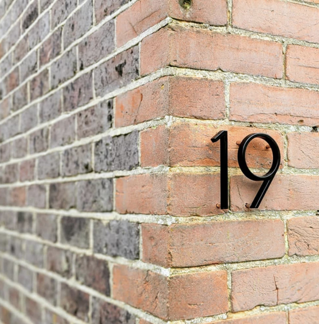 Modern Black House Numbers with Floating Design – Numbré-0-The Livary