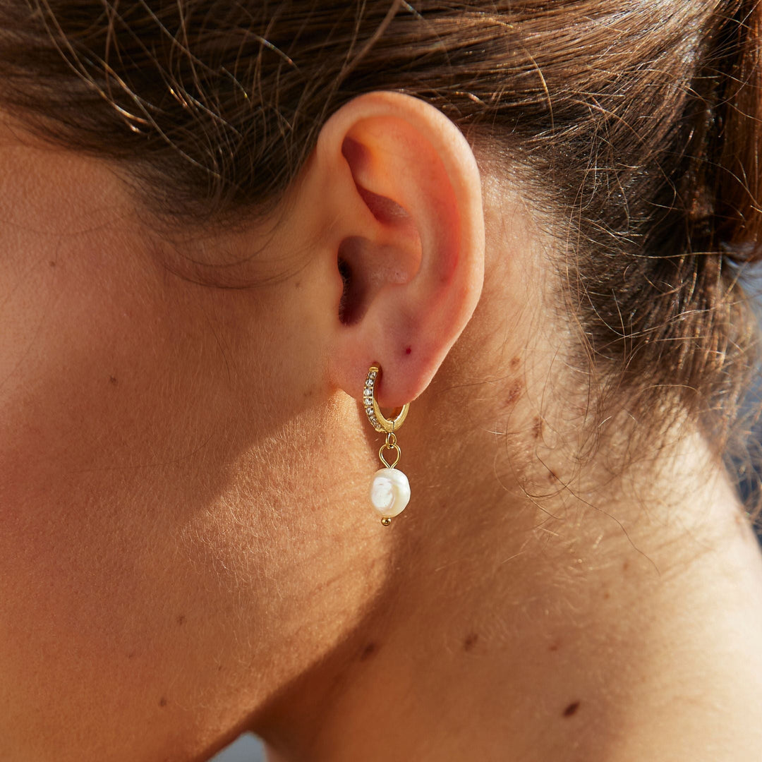 Hoops with freshwater pearls - Arina-Gold-The Livary