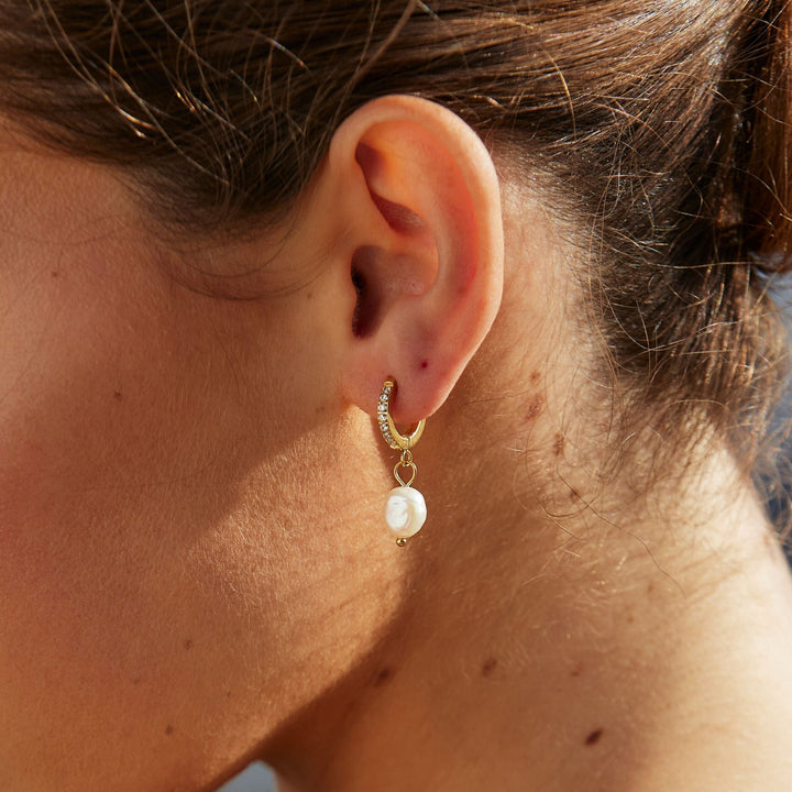 Hoops with freshwater pearls - Arina-Gold-The Livary