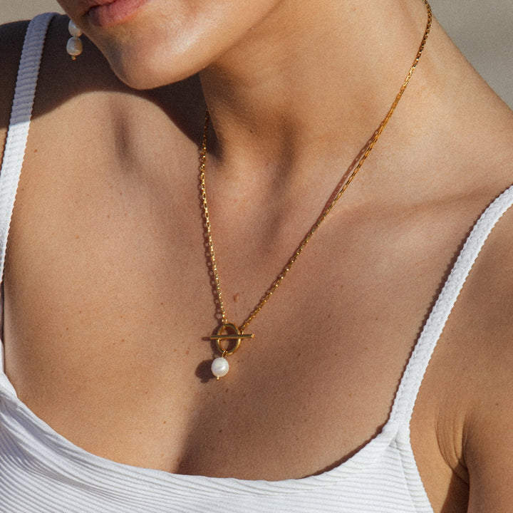 Pearl Necklace with Clasp - Lucía-The Livary