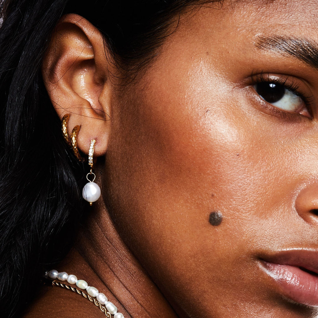 Hoops with freshwater pearls - Arina-Gold-The Livary