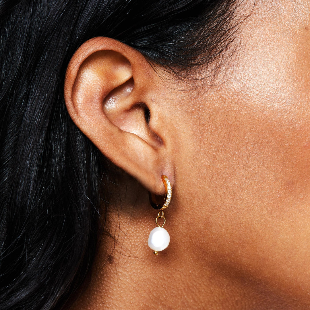 Hoops with freshwater pearls - Arina-Gold-The Livary