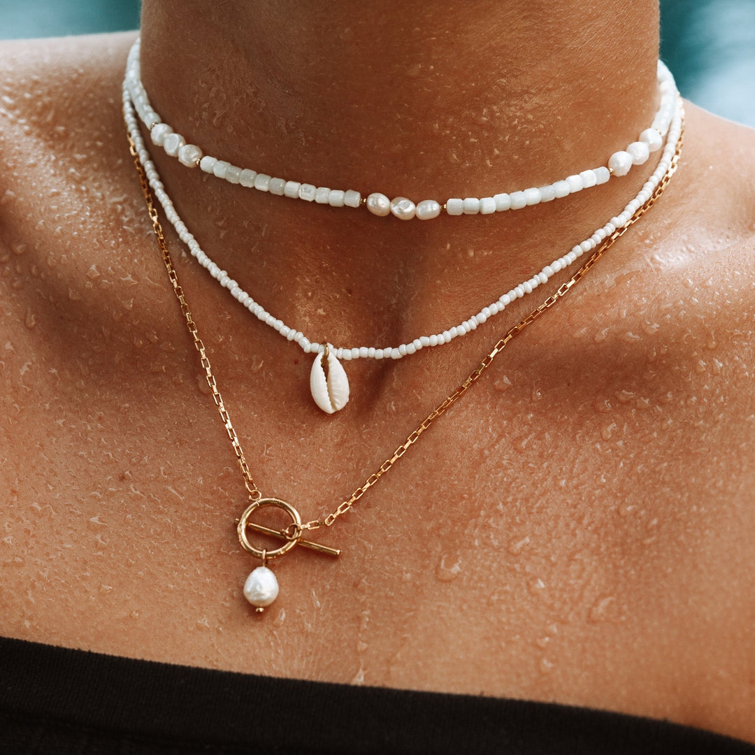 Pearl Necklace with Clasp - Lucía-The Livary