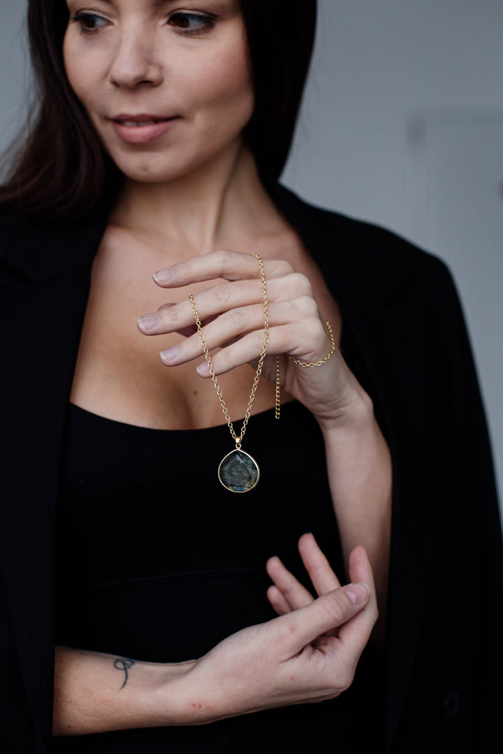 Labradorite Aura Necklace - Selene-The Livary