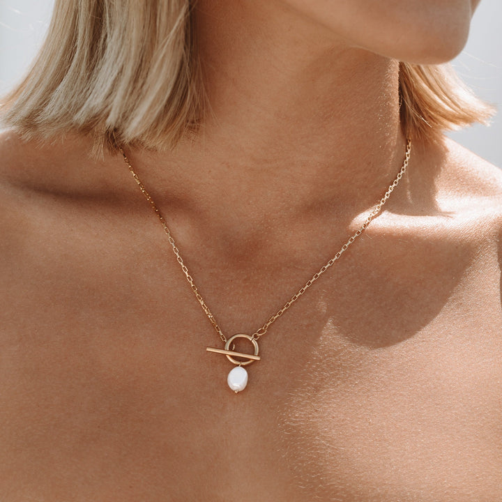 Pearl Necklace with Clasp - Lucía-The Livary