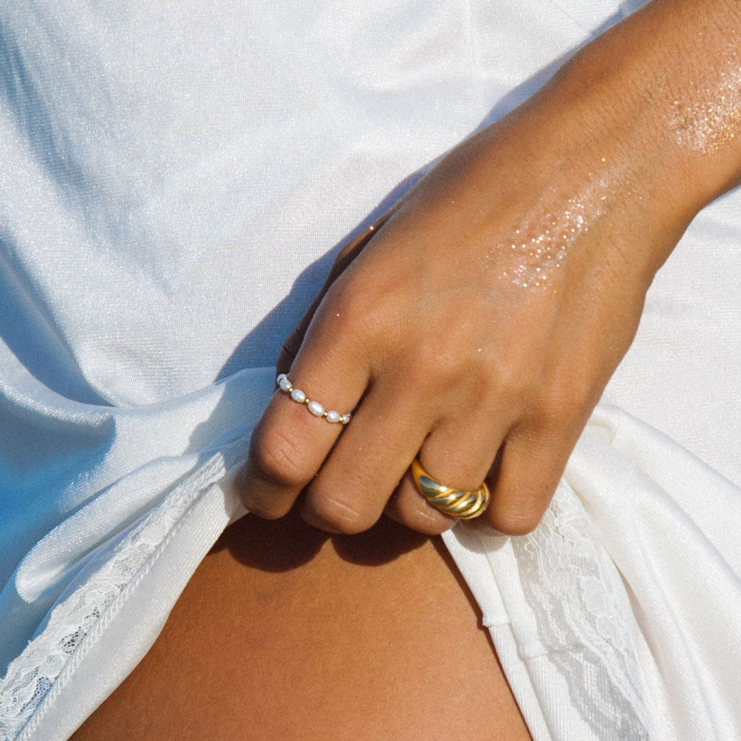 Stylish Ring for Ladies - Isle-The Livary